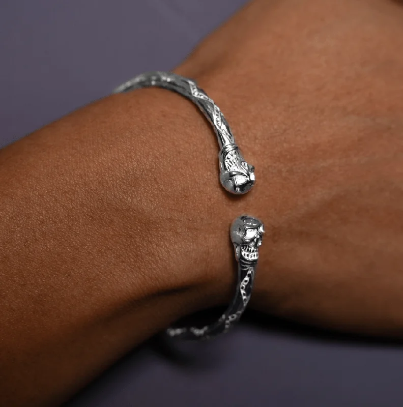 Women’s silver bracelets-Heavy Skull Bangle with Diamante Pattern