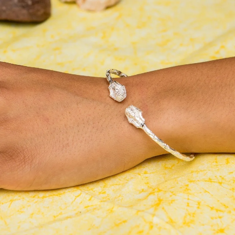 Women’s butterfly bracelets-Light  Bangle with Sphinx Diamante Pattern