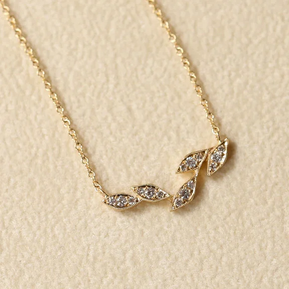 Women’s bridal necklaces-Five leaf necklace