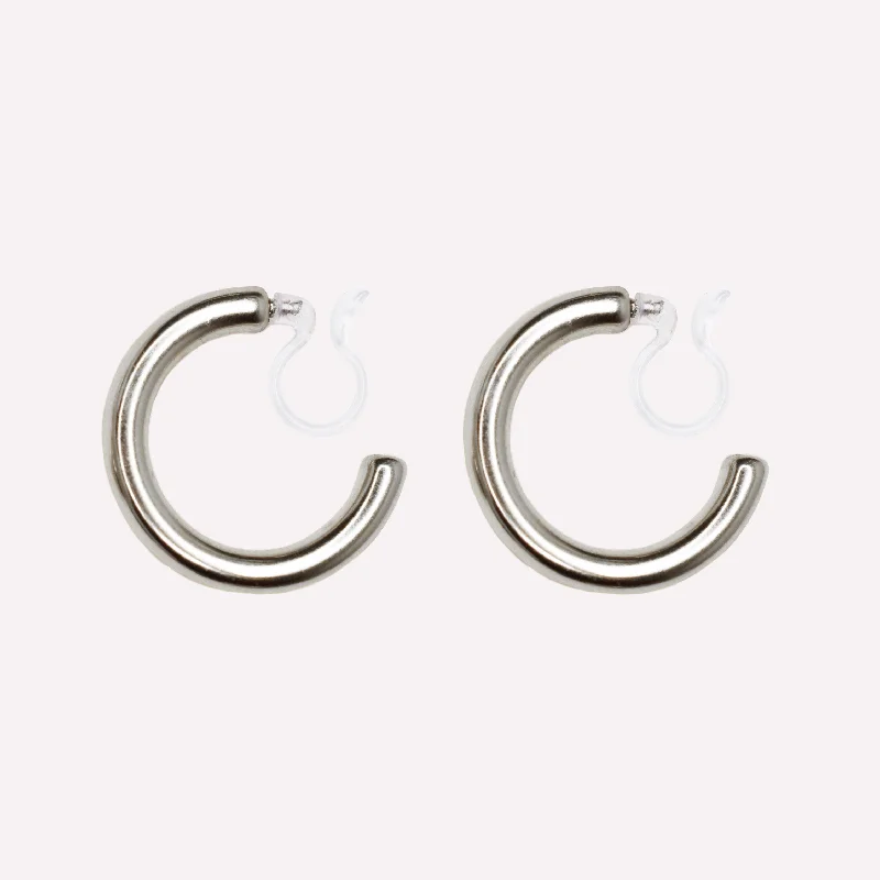 Women’s pearl earrings-HOLLOW CHUNKY MEDIUM HOOP CLIP-ON EARRINGS IN SILVER