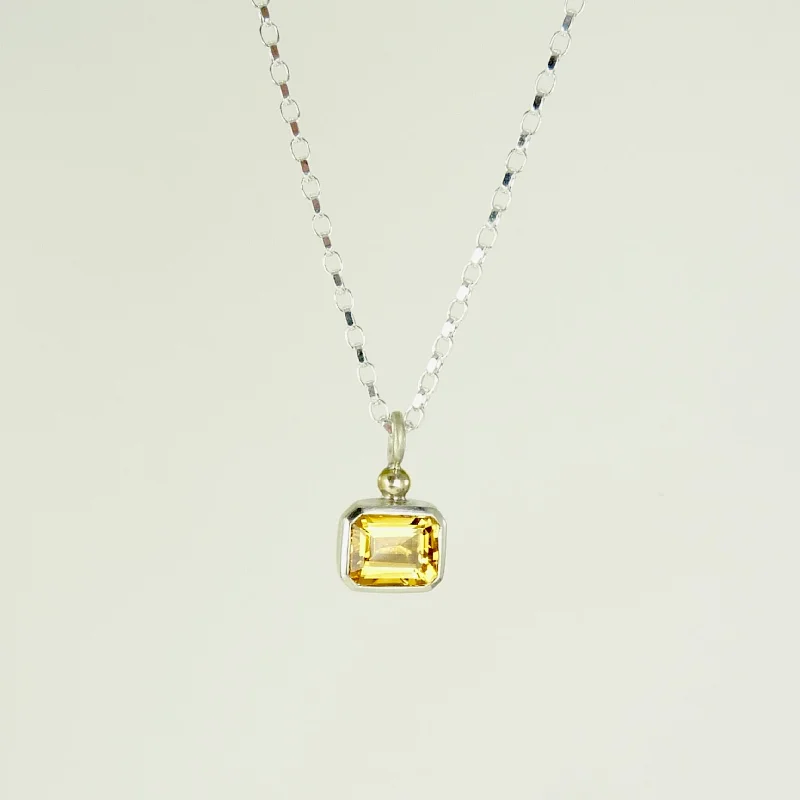 Women’s snake chain necklaces-Citrine Cup Set Pendant