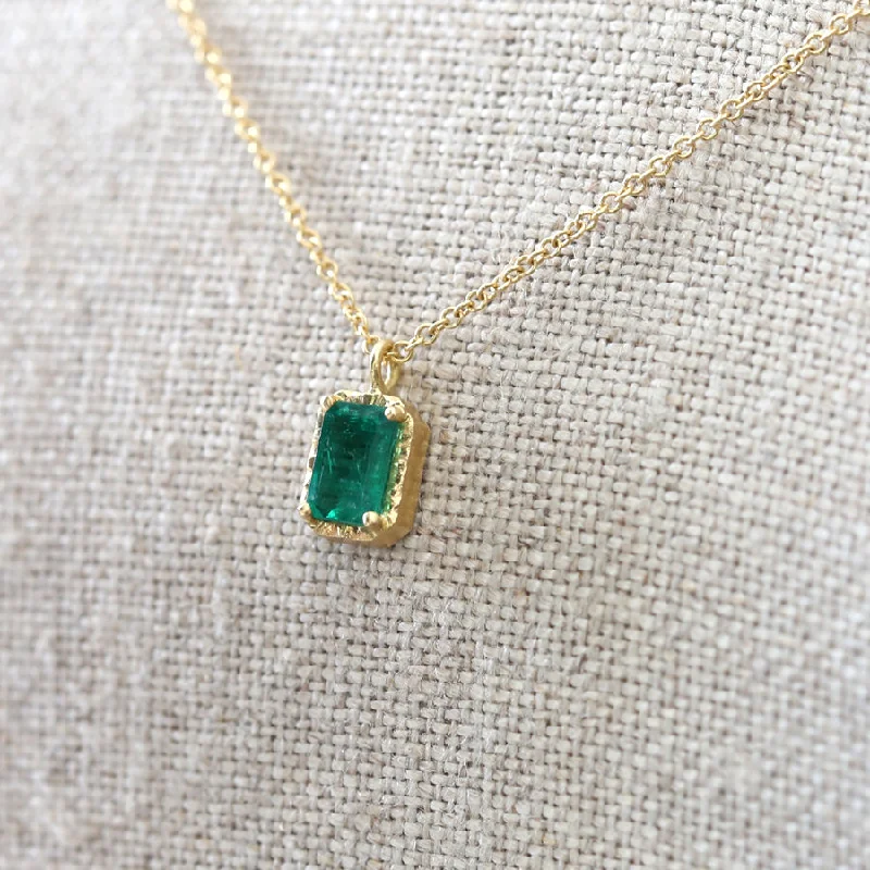 Women’s vintage chain necklaces-0.48ct Emerald necklace