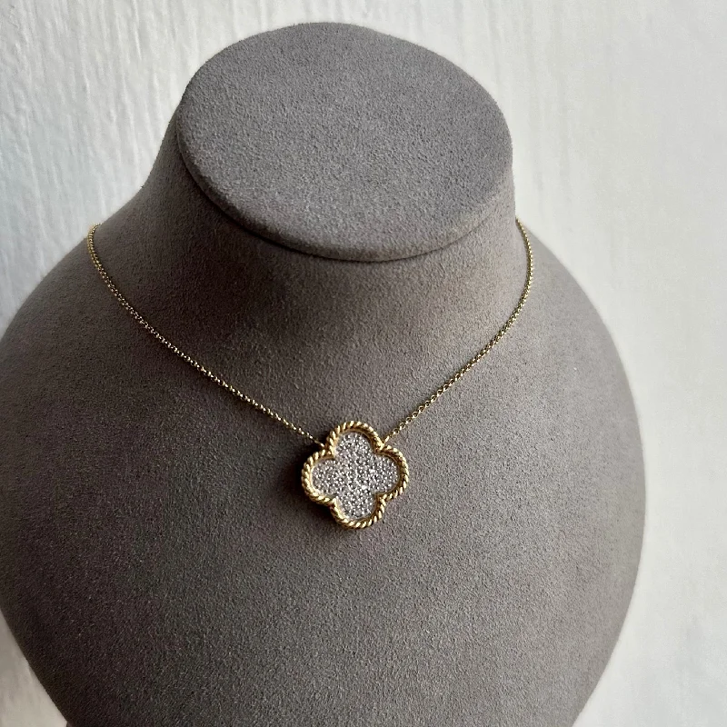 Women’s romantic necklaces-18kt Clover Necklace with Diamonds