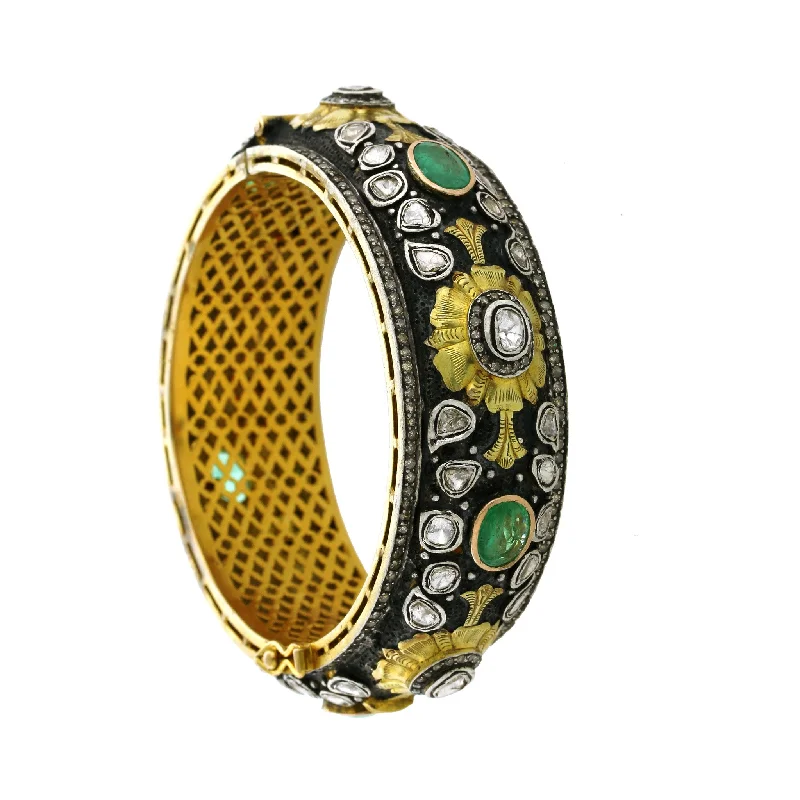 Women’s trendy bracelets-Emerald diamond and hammered gold bangle