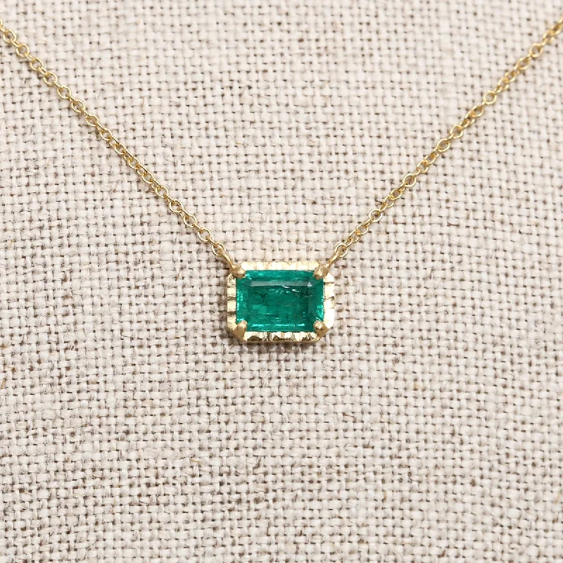 Women’s charm necklaces-0.98ct Emerald necklace