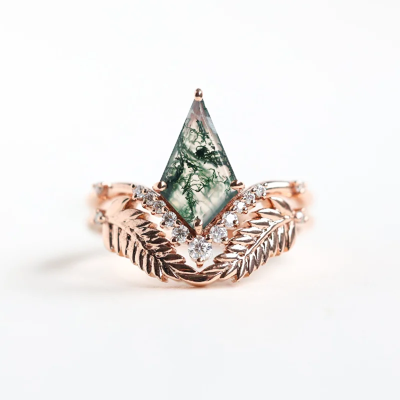 Women’s three-stone engagement rings-Diamond Kite Moss Agate Ring Set With Leaf Diamond Band